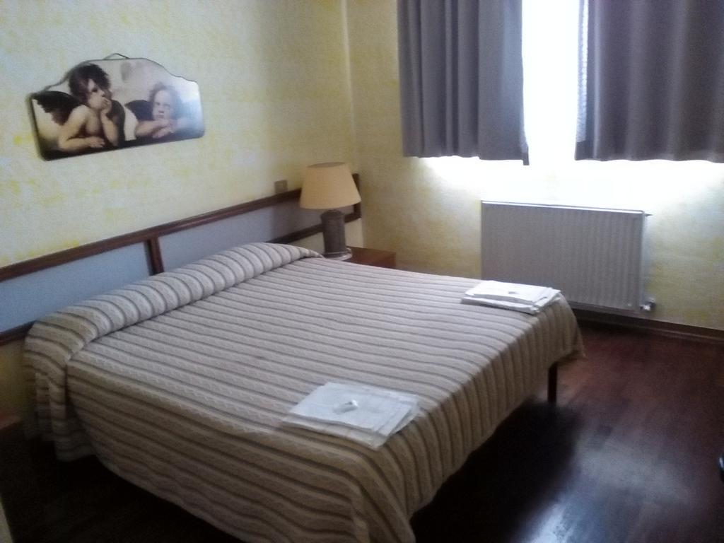 Hotel Cristallo Assergi Zimmer foto