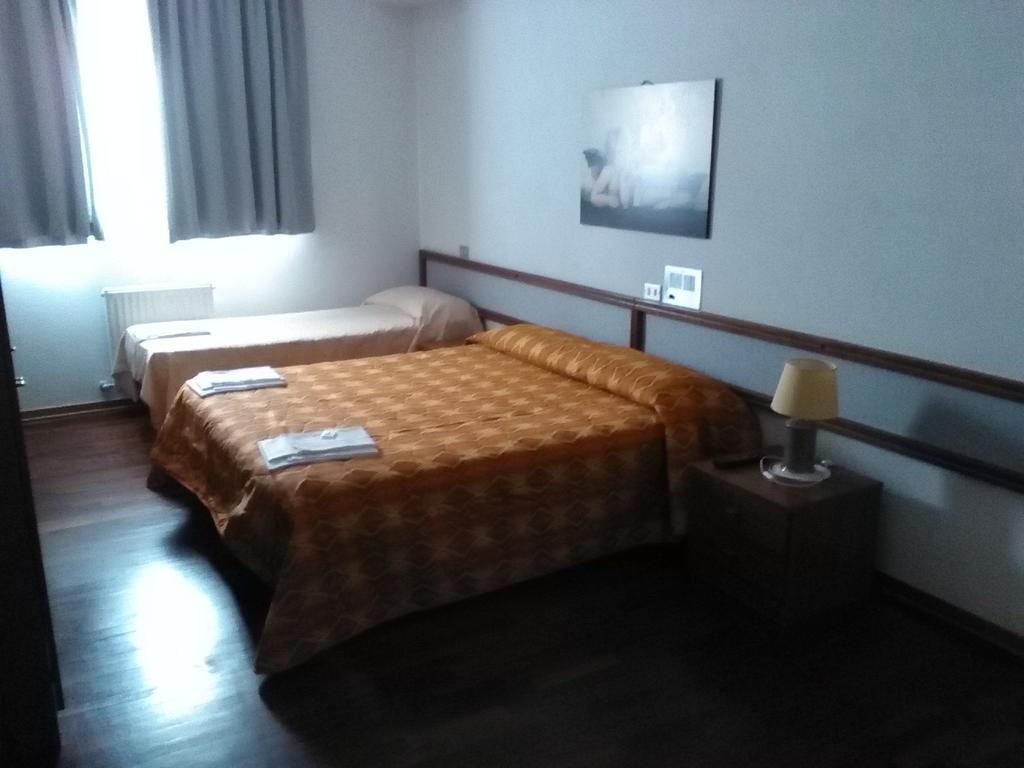 Hotel Cristallo Assergi Zimmer foto